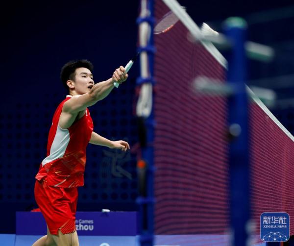 在表面上是 在表面上是