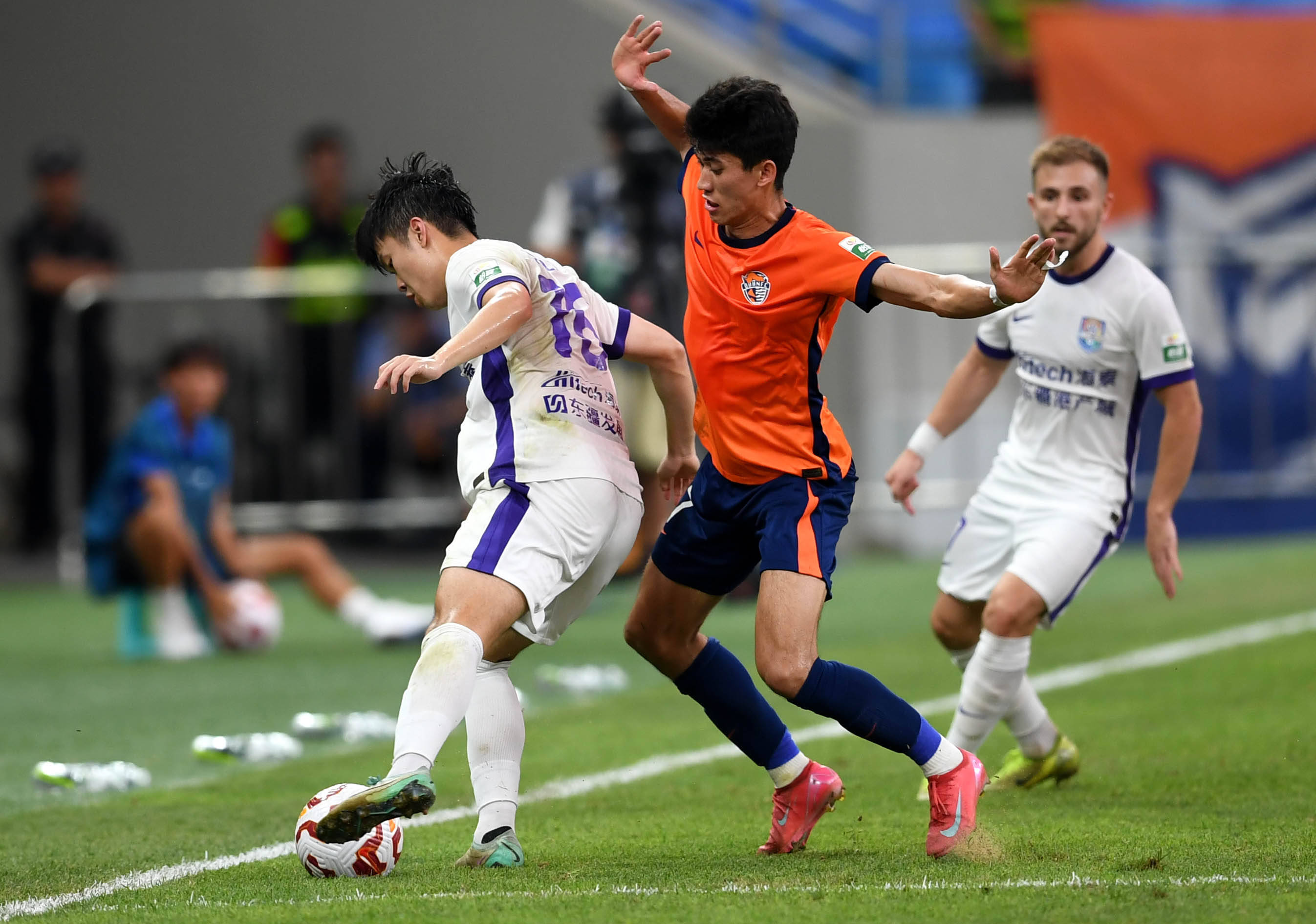 并未埋头冲 并未埋头冲