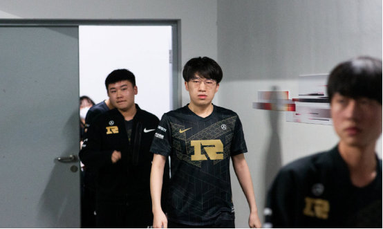 能拿几分？曼联赛程：9月客战曼城、主场战切尔西，10月踢利物浦