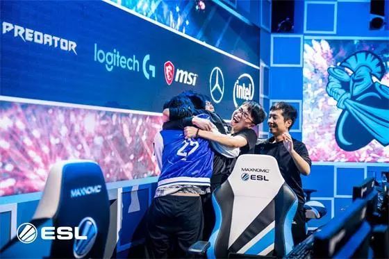 争冠形势依 争冠形势依