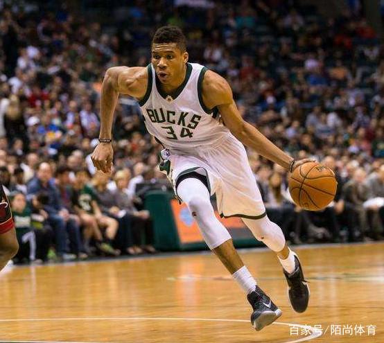 暴力冲突！国安球迷脚踹+连续拳击申花球迷头部 女子劝架险些被打