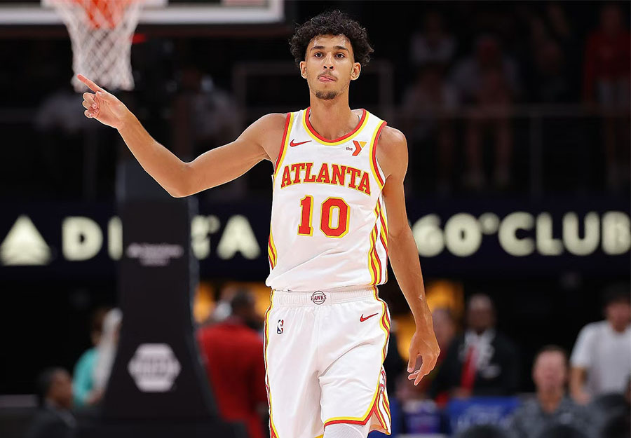 在采访中提 在采访中提